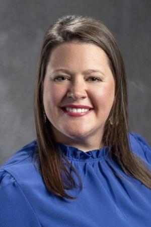 Headshot of Suzanne Russell